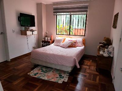 Apartamento de 3 alcobas en venta en El Poblado, Medellín, 226 m² · foto 8 de 15