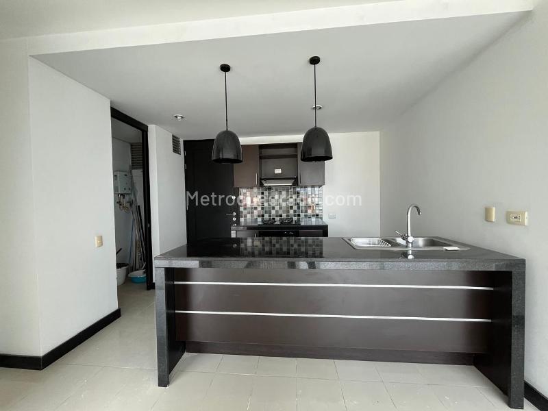 Apartamento Moderno de 2 Alcobas en Zona Central de El Poblado - 3