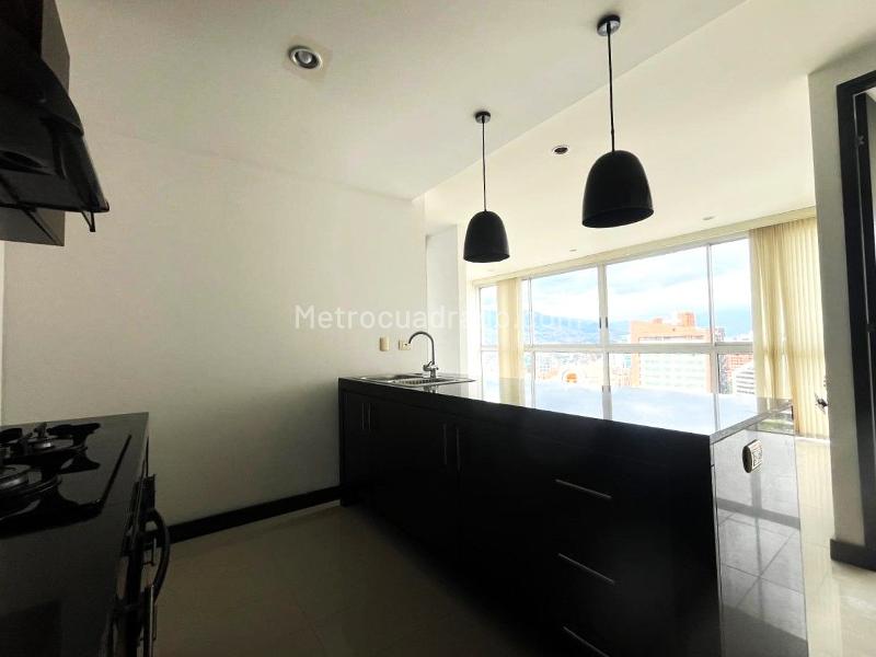 Apartamento Moderno de 2 Alcobas en Zona Central de El Poblado - 4