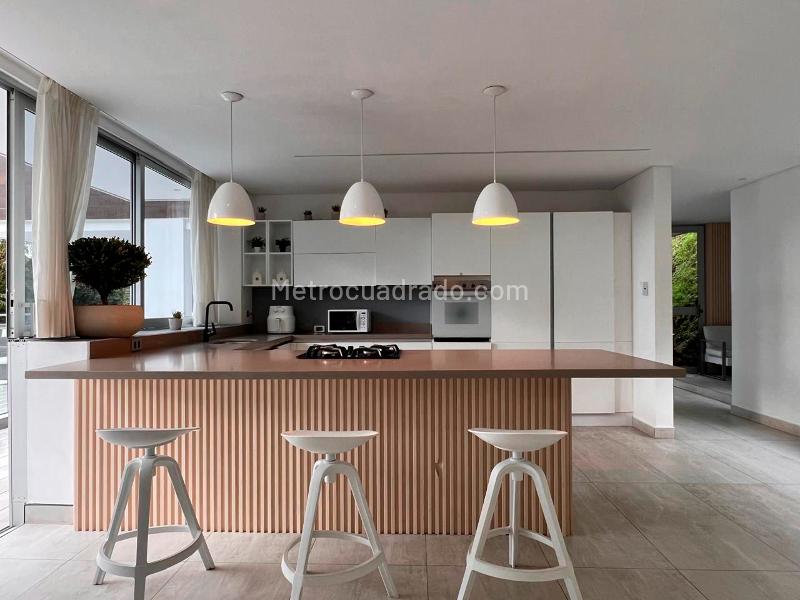 Casa Amoblada de 4 Alcobas en Altos del Poblado - 3