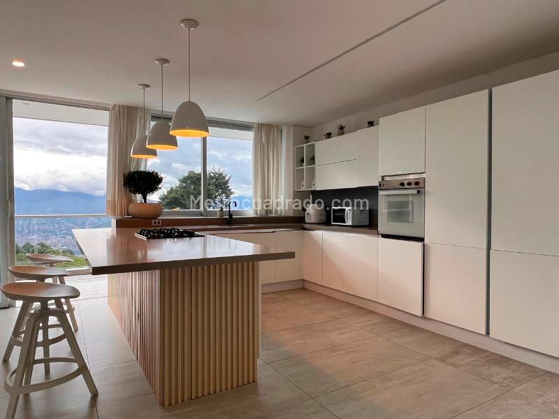 Casa Amoblada de 4 Alcobas en Altos del Poblado - 4