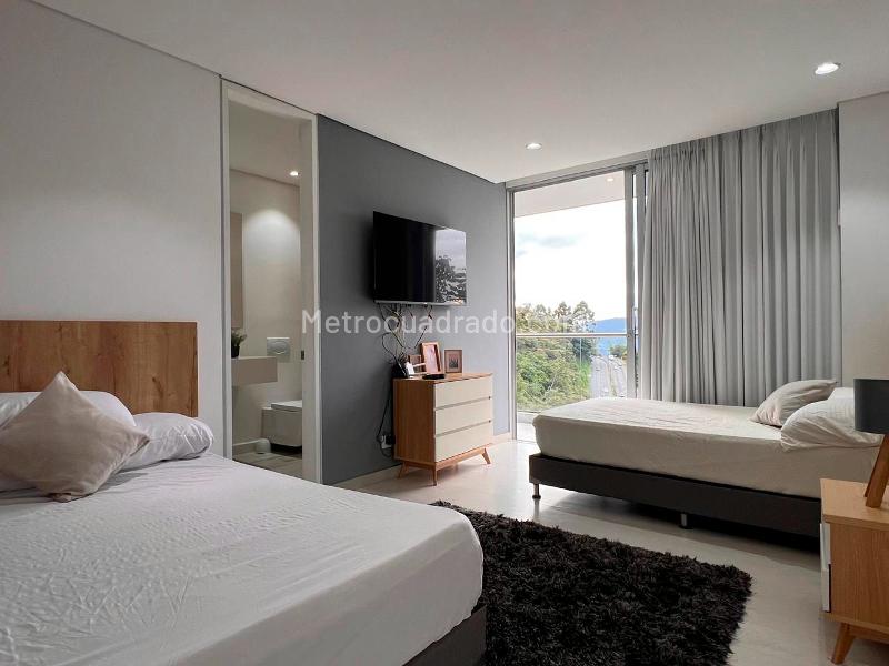 Casa Amoblada de 4 Alcobas en Altos del Poblado - 7