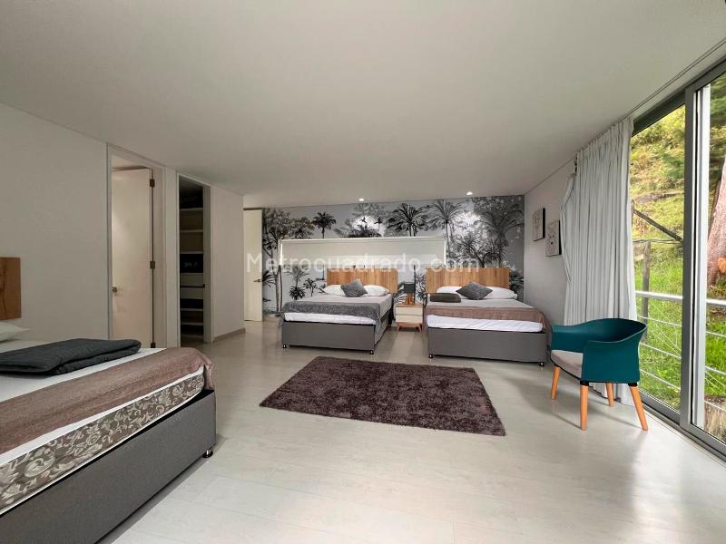 Casa Amoblada de 4 Alcobas en Altos del Poblado - 9