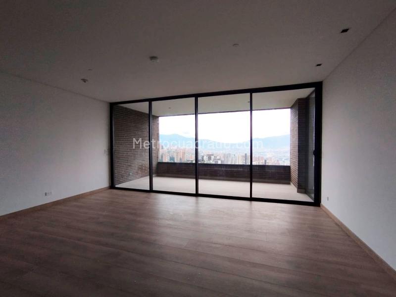 Modern 2BR Apartment with City View in El Poblado - 3