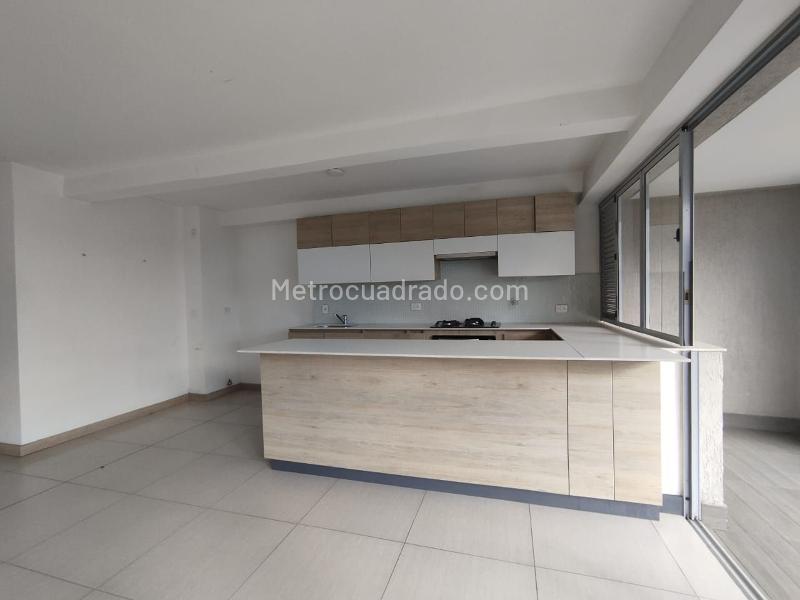 Modern 3BR Apartment with Amenities in El Poblado - 8