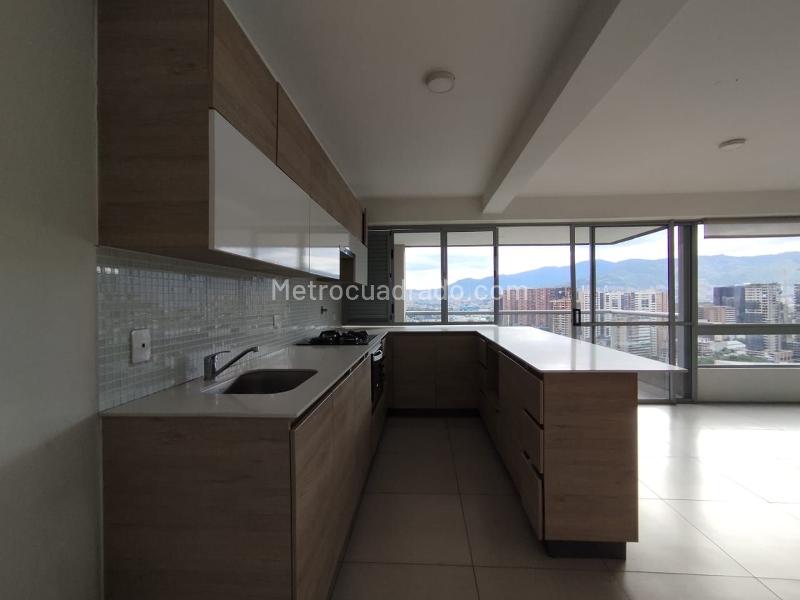 Modern 3BR Apartment with Amenities in El Poblado - 9