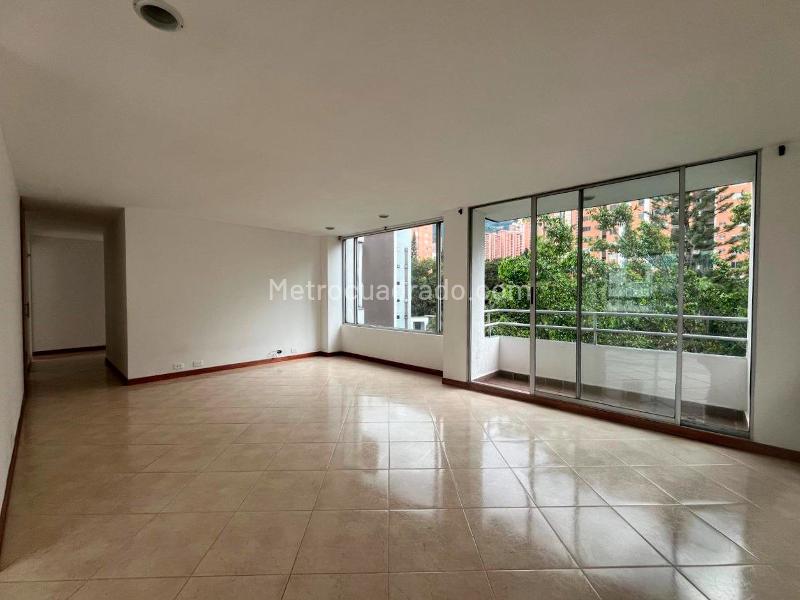 Apartamento de 3 Alcobas con Balcón en El Poblado - 4