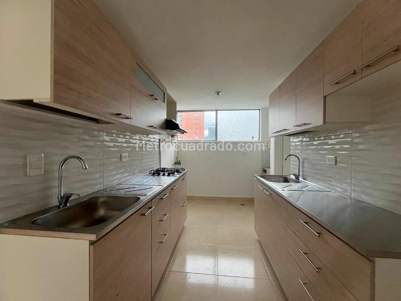 Apartamento de 3 Alcobas con Balcón en El Poblado - 6
