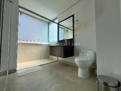 Apartamento de 2 alcobas en venta en El Poblado, Medellín, 74 m² · foto 12 de 13