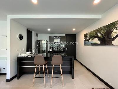 Apartamento de 2 alcobas en venta en El Poblado, Medellín, 74 m² · foto 4 de 13