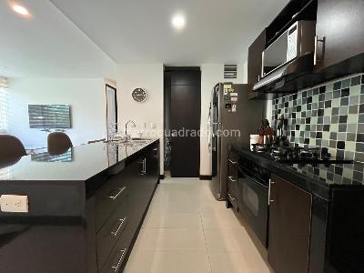 Apartamento de 2 alcobas en venta en El Poblado, Medellín, 74 m² · foto 6 de 13