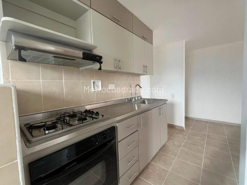 Apartamento de 2 Alcobas en El Poblado en Conjunto Cerrado - 5