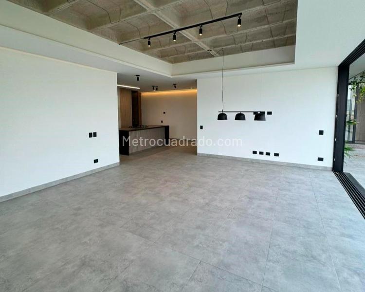 Apartamento de 3 Alcobas con Gimnasio en El Poblado - 2