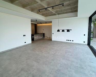 Apartamento de 3 alcobas en venta en El Poblado, Medellín, 218 m² · foto 2 de 15