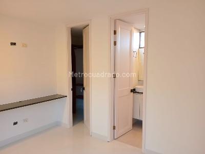 Apartamento de 3 alcobas en arriendo en El Poblado, Medellín, 178 m² · foto 15 de 19
