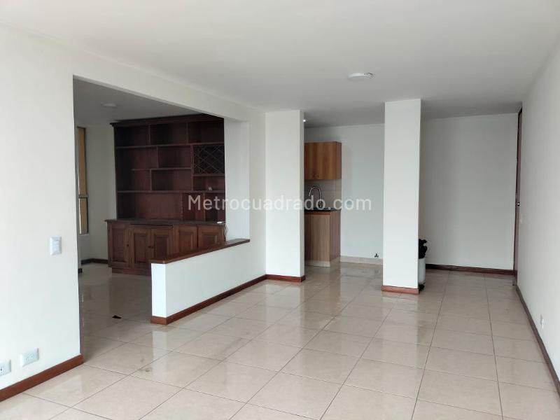 Apartamento de 3 Alcobas con Balcón y Parqueadero Cubierto en El Poblado - 3