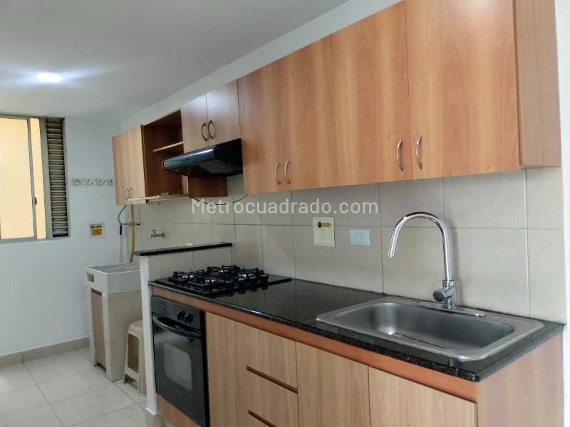 Apartamento de 3 Alcobas con Balcón y Parqueadero Cubierto en El Poblado - 5