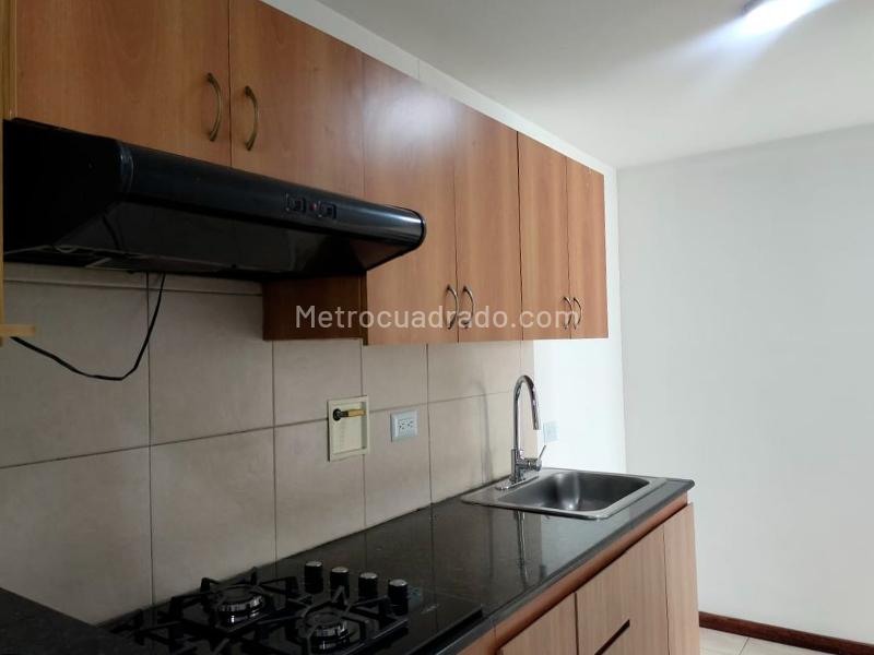 Apartamento de 3 Alcobas con Balcón y Parqueadero Cubierto en El Poblado - 6