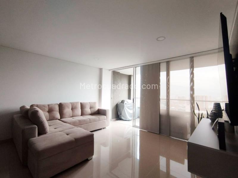 Central 3BR Apartment with Balcony in El Poblado