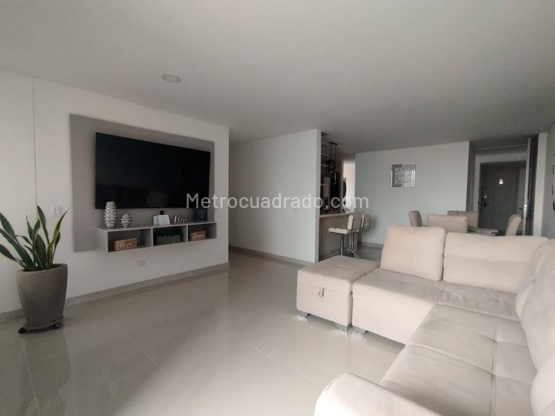 Central 3BR Apartment with Balcony in El Poblado - 2
