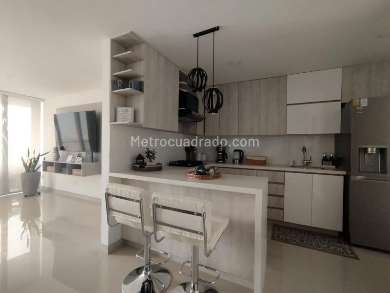 Central 3BR Apartment with Balcony in El Poblado - 5
