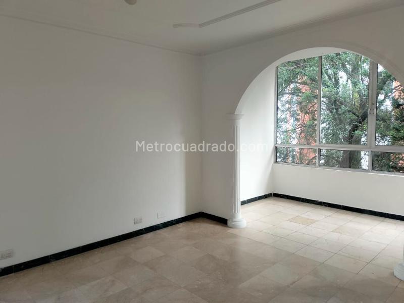 4BR Apartment in Central El Poblado