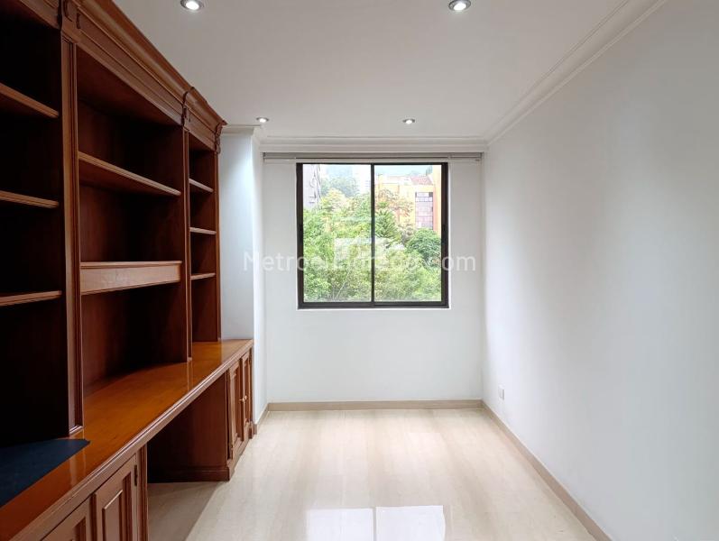 Spacious 4BR Apartment with Pool in El Poblado - 6