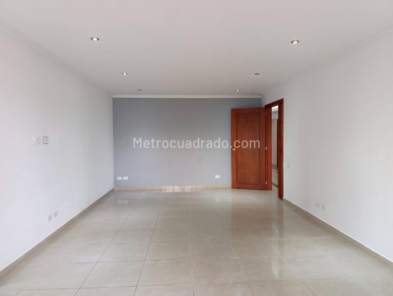 Spacious 4BR Apartment with Pool in El Poblado - 8
