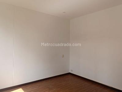 Apartamento de 3 alcobas en arriendo en El Poblado, Medellín, 187 m² · foto 14 de 19