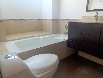 Apartamento de 3 alcobas en arriendo en El Poblado, Medellín, 187 m² · foto 15 de 19