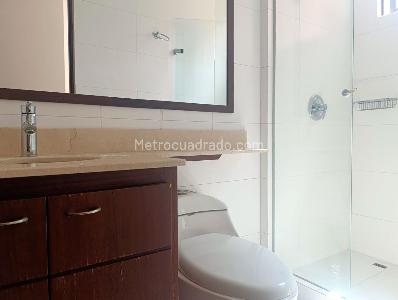 Apartamento de 3 alcobas en arriendo en El Poblado, Medellín, 187 m² · foto 17 de 19