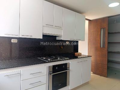 Apartamento de 3 alcobas en arriendo en El Poblado, Medellín, 187 m² · foto 5 de 19