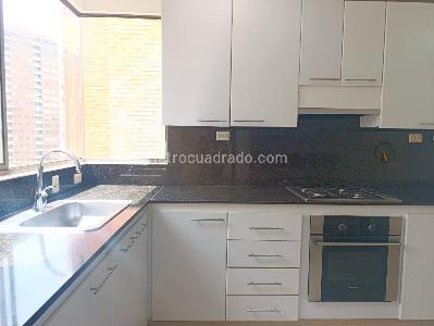 Apartamento de 3 alcobas en arriendo en El Poblado, Medellín, 187 m² · foto 6 de 19