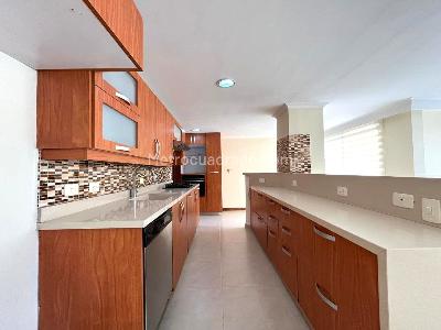 Apartamento de 3 alcobas en arriendo en Los Balsos, Medellín, 155 m² · foto 8 de 20