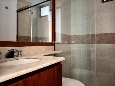 Apartamento de 3 alcobas en arriendo en El Poblado, Medellín, 120 m² · foto 16 de 17