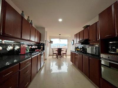 Apartamento de 3 alcobas en venta en El Poblado, Medellín, 290 m² · foto 5 de 18