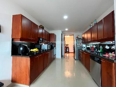 Apartamento de 3 alcobas en venta en El Poblado, Medellín, 290 m² · foto 6 de 18