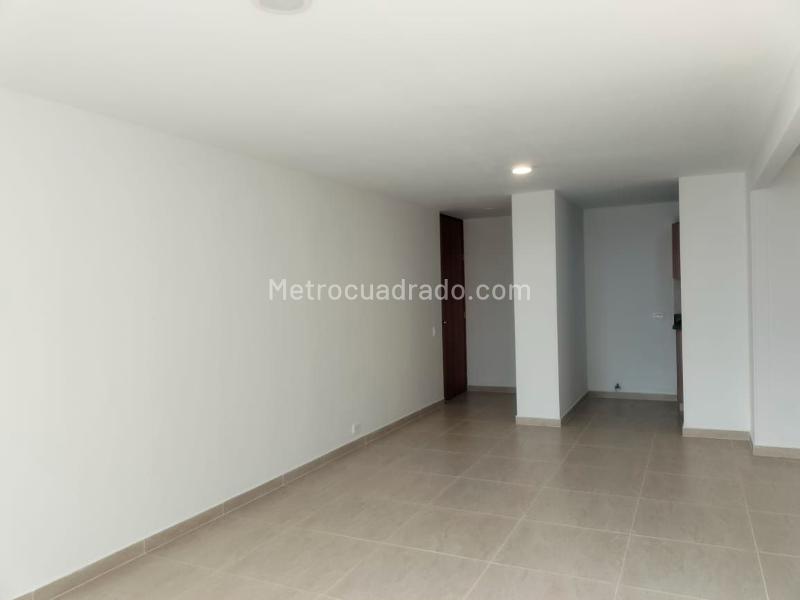 Apartamento de 2 Alcobas con Estudio y Parqueadero Cubierto en El Poblado - 3