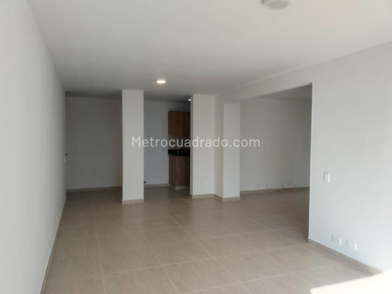 Apartamento de 2 Alcobas con Estudio y Parqueadero Cubierto en El Poblado - 4