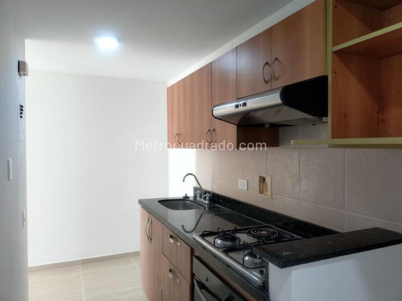 Apartamento de 2 Alcobas con Estudio y Parqueadero Cubierto en El Poblado - 5