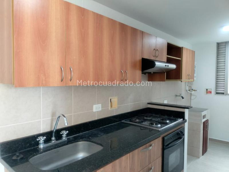 Apartamento de 2 Alcobas con Estudio y Parqueadero Cubierto en El Poblado - 6