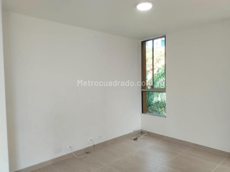 Apartamento de 2 Alcobas con Estudio y Parqueadero Cubierto en El Poblado - 7