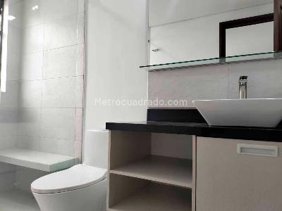 Apartamento de 3 alcobas en arriendo en El Poblado, Medellín, 245 m² · foto 19 de 20