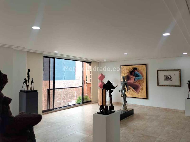 Apartamento Amplio de 3 Alcobas y 4 Baños en El Poblado - 2