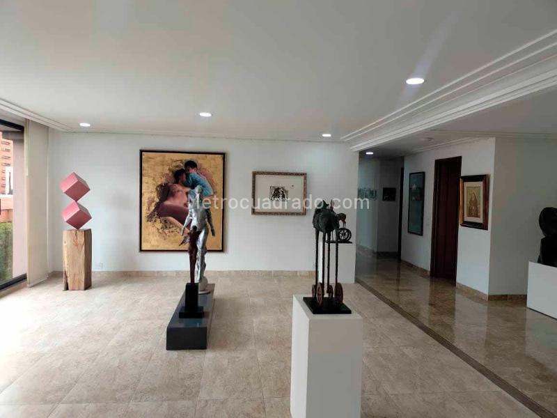 Apartamento Amplio de 3 Alcobas y 4 Baños en El Poblado - 3