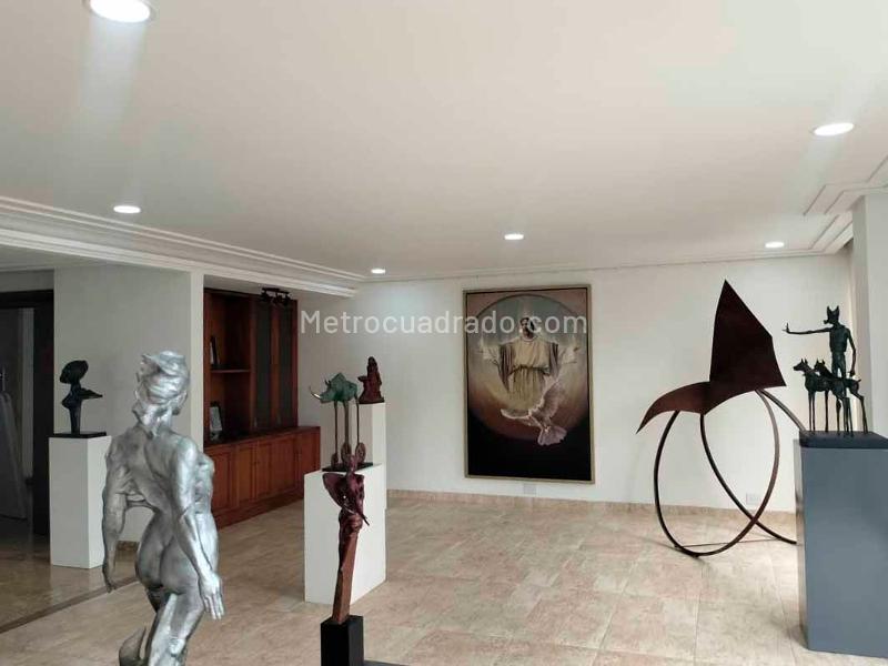 Apartamento Amplio de 3 Alcobas y 4 Baños en El Poblado - 4