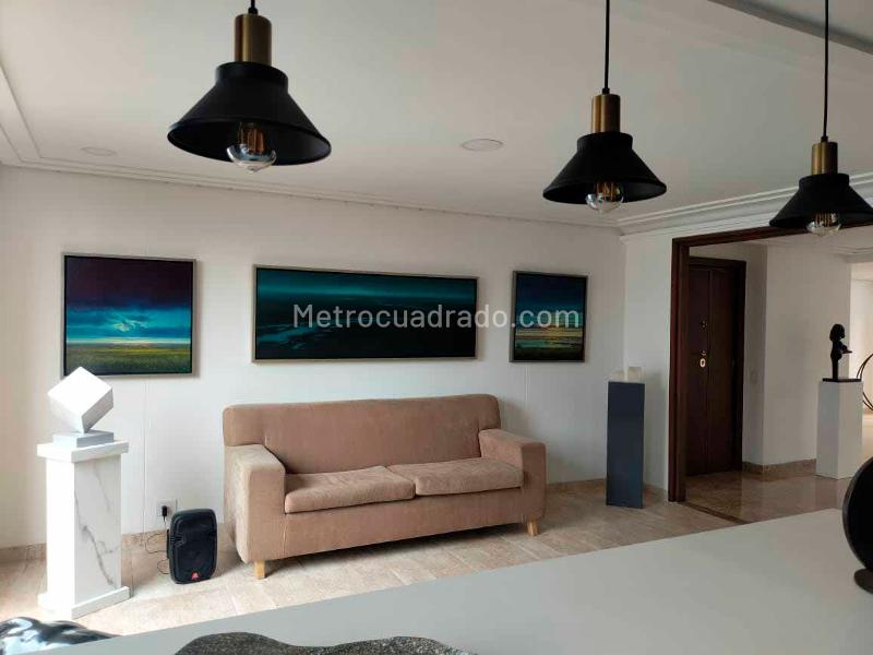 Apartamento Amplio de 3 Alcobas y 4 Baños en El Poblado - 6