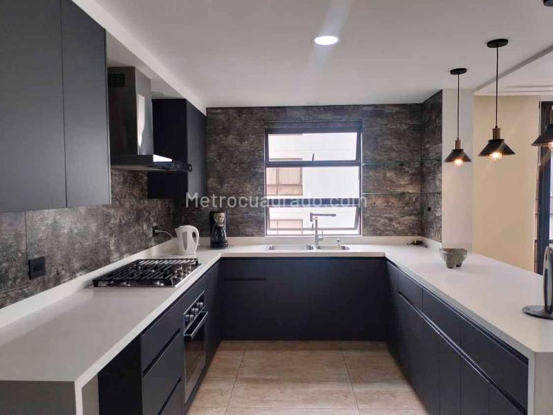Apartamento Amplio de 3 Alcobas y 4 Baños en El Poblado - 8