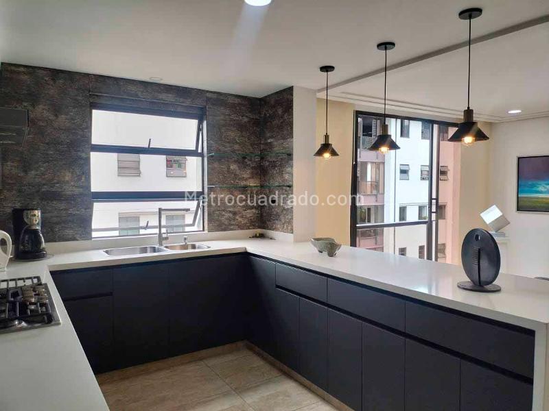 Apartamento Amplio de 3 Alcobas y 4 Baños en El Poblado - 9