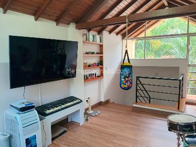 Casa de 4 alcobas en arriendo en El Poblado, Medellín, 289 m² · foto 14 de 20